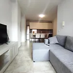 Kledia's Modern Apartamento