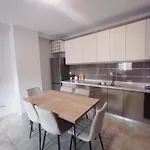 Kledia's Modern Apartamento
