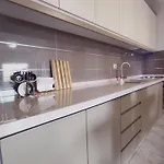 Kledia's Modern Apartamento Tirana