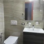Kledia's Modern Apartamento