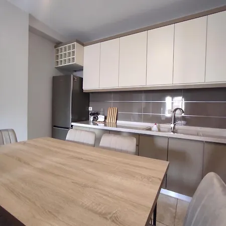 Kledia's Modern *