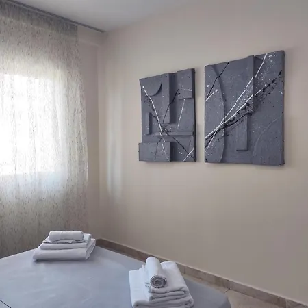 Kledia's Modern Apartamento