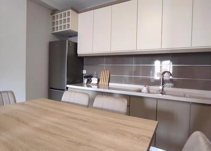 Kledia's Modern *
